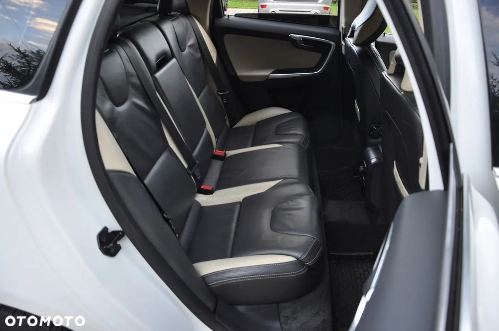 Volvo XC 60 D4 Geartronic RDesign - 27