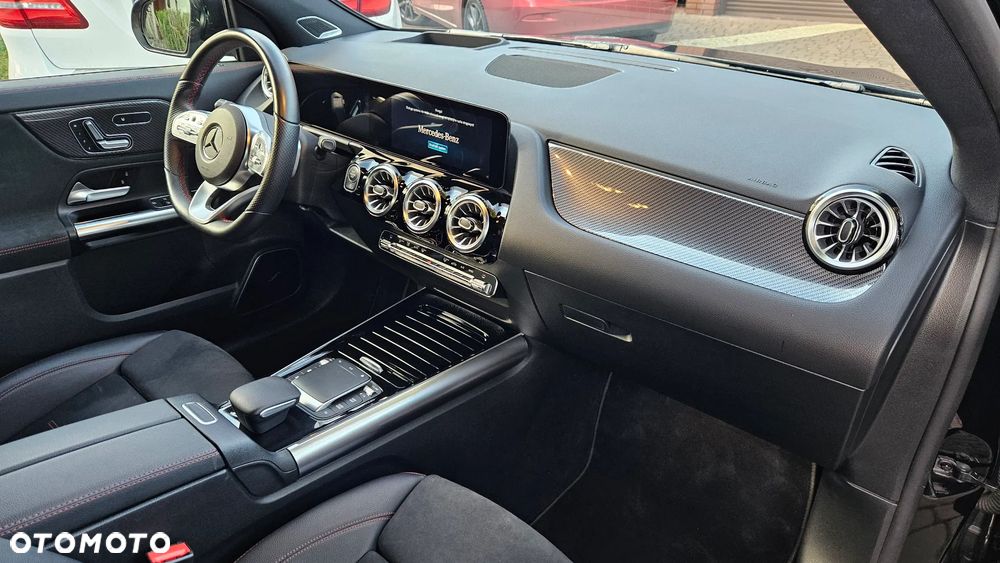 Mercedes-Benz GLA 250 4-Matic AMG Line - 28