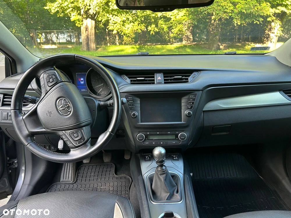 Toyota Avensis 1.8 Premium - 8