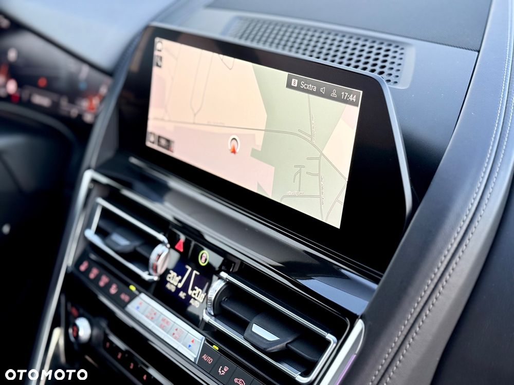 BMW Seria 8 - 32