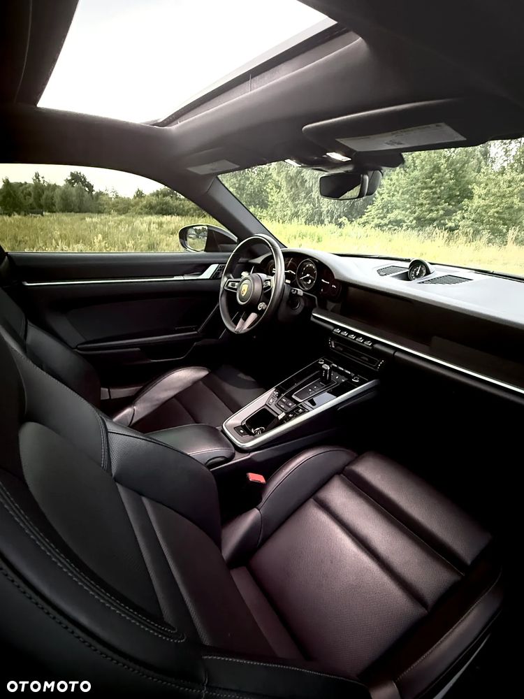 Porsche 911 Carrera 4S - 11