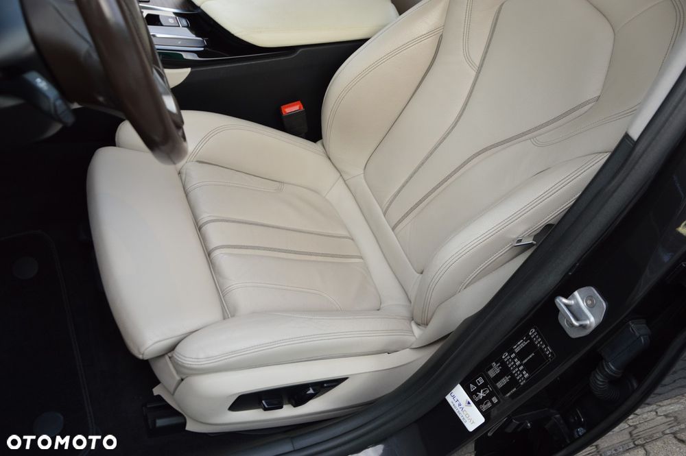 BMW Seria 5 520d xDrive Luxury Line - 22