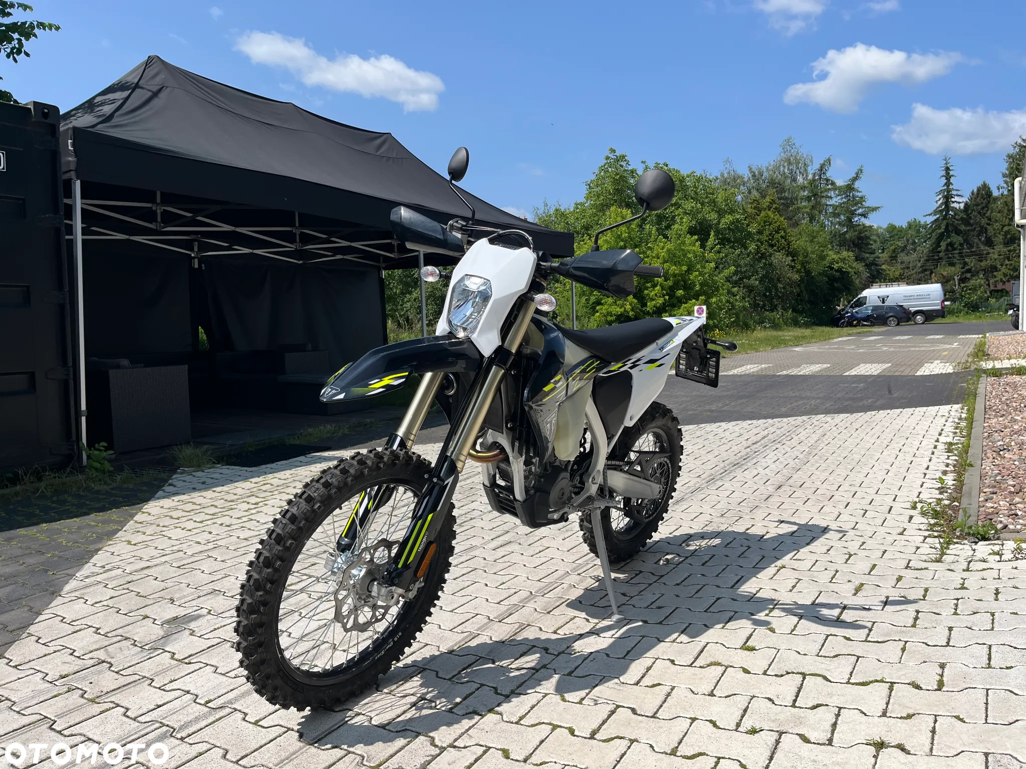 Triumph Inny - 6