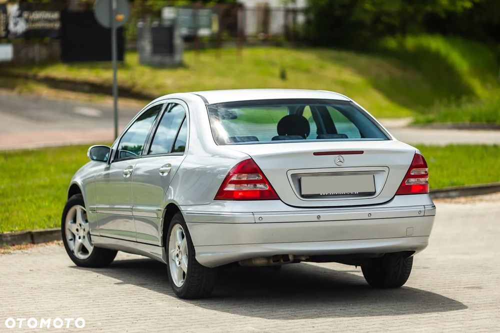 Mercedes-Benz Klasa C 240 Avantgarde Sport Edition - 15
