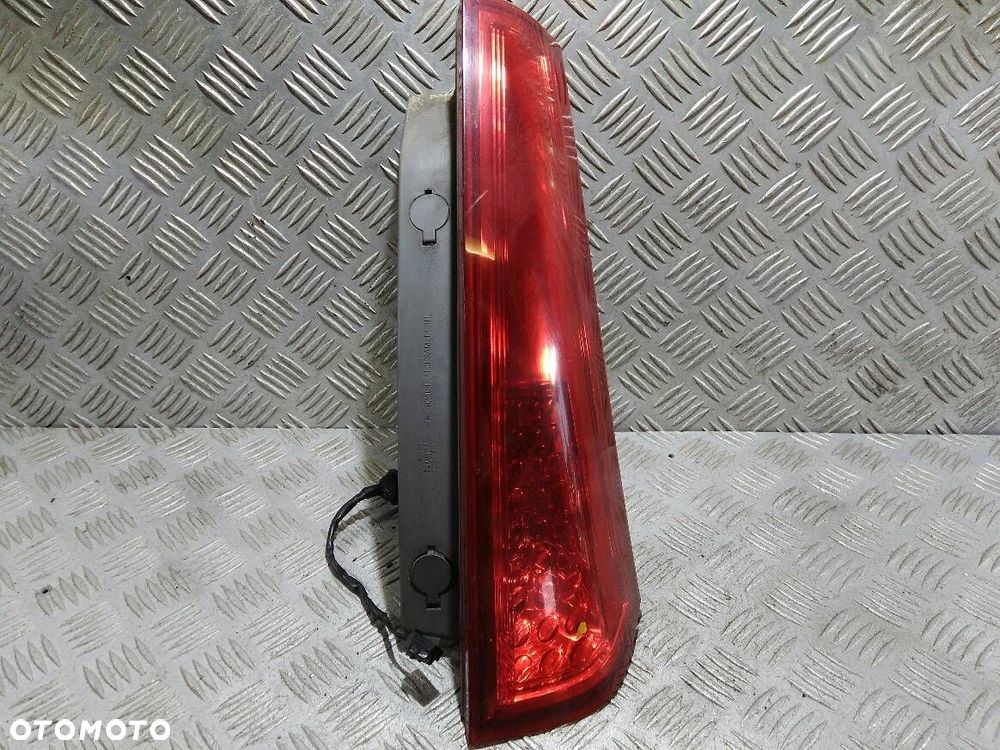 LAMPA PRAWA TYLNA GÓRNA KIA CEED - 1