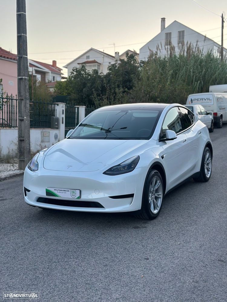Tesla Model Y 2023 photo 2