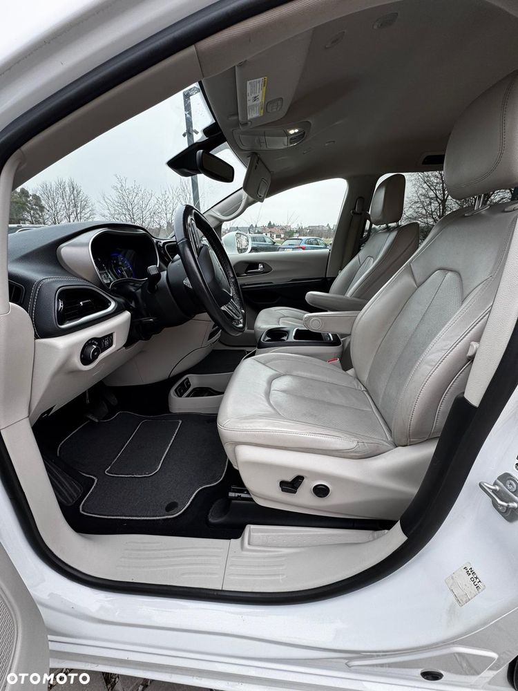 Chrysler Pacifica - 7
