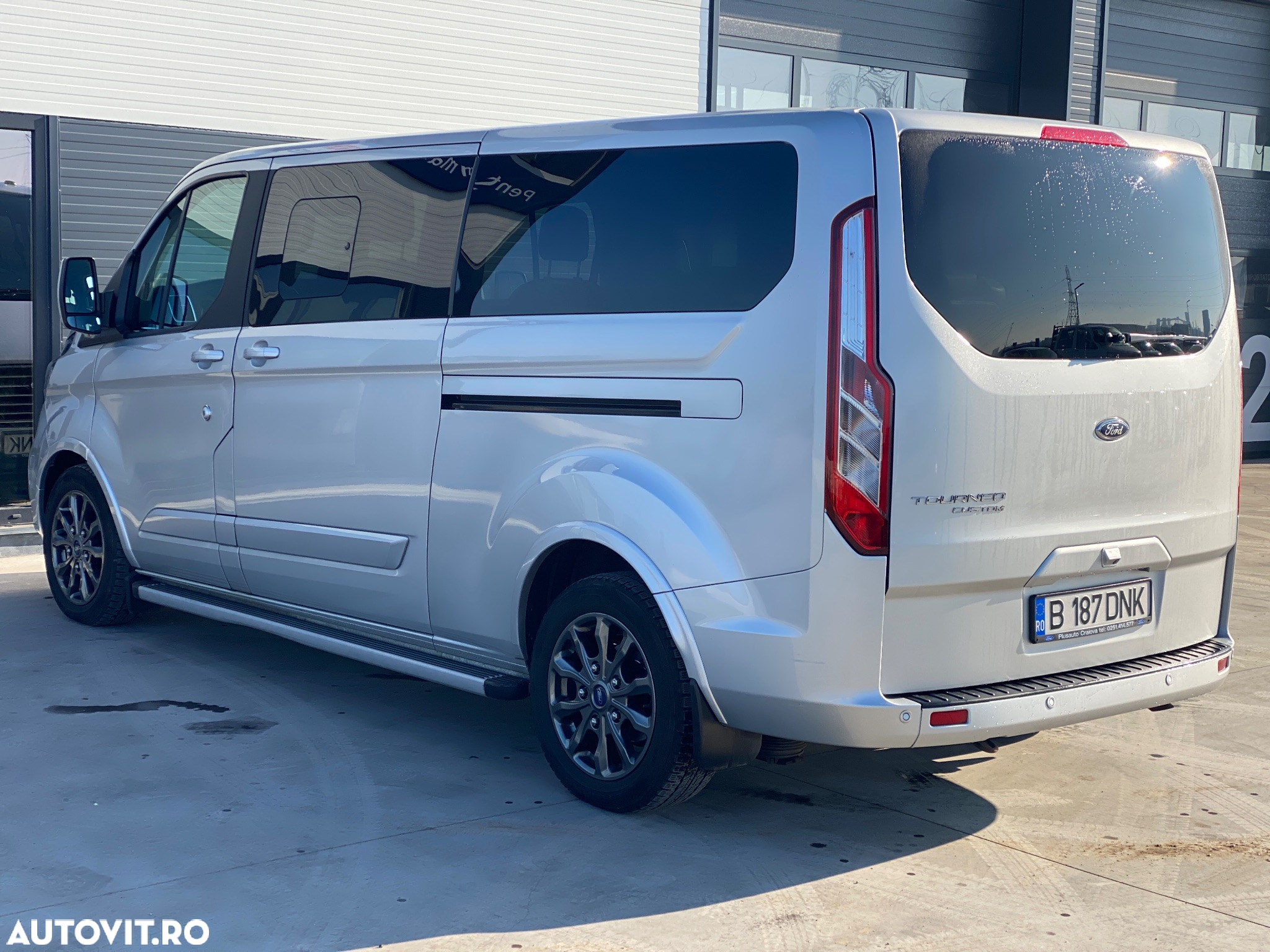 Ford Tourneo Custom Bus 320 2.0 EcoBlue 185 CP L2H1 Titanium X Aut. - 22