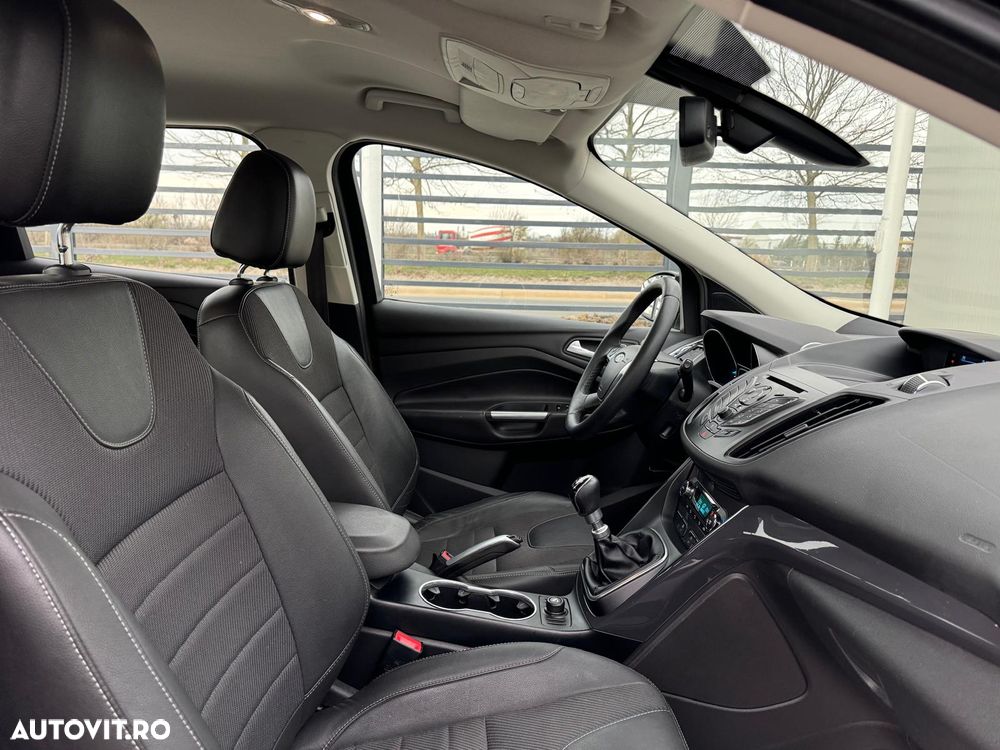 Ford Kuga 1.6 EcoBoost 2x4 Titanium - 12