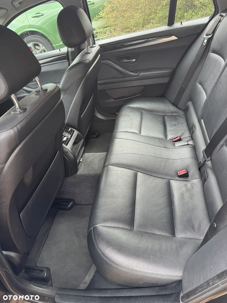 BMW Seria 5 525d xDrive - 9
