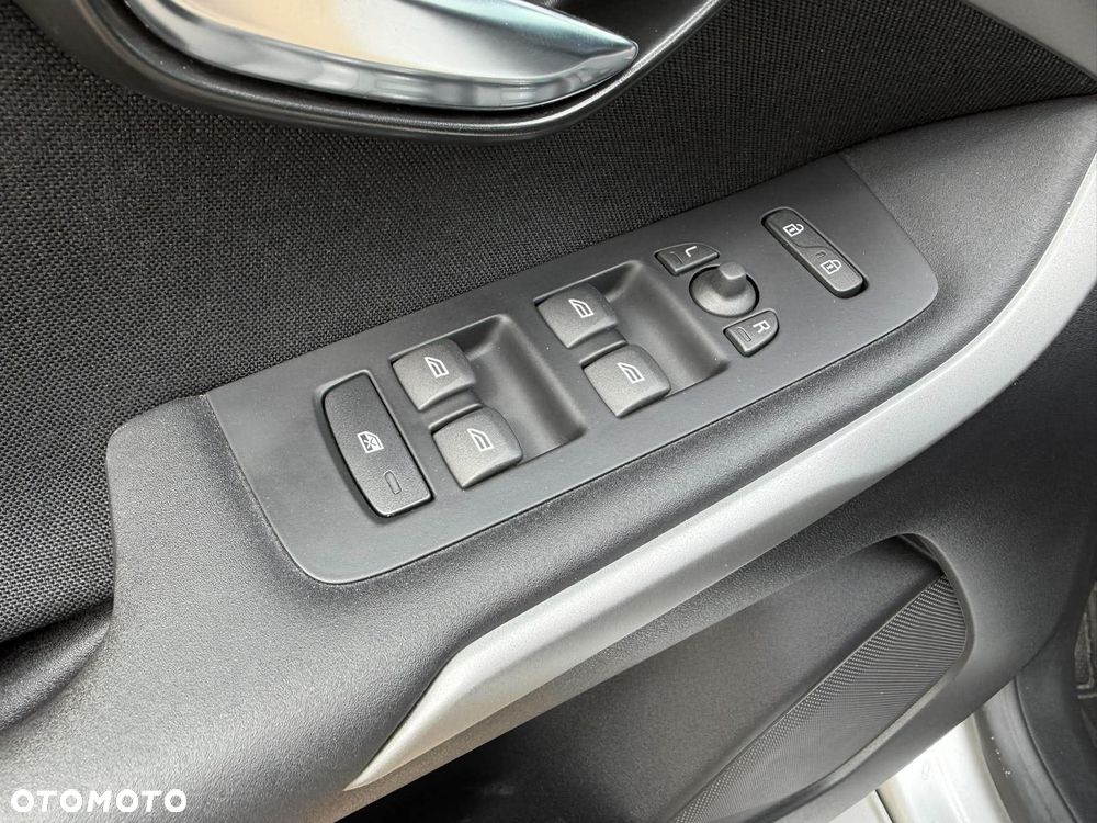 Volvo V40 T3 - 17