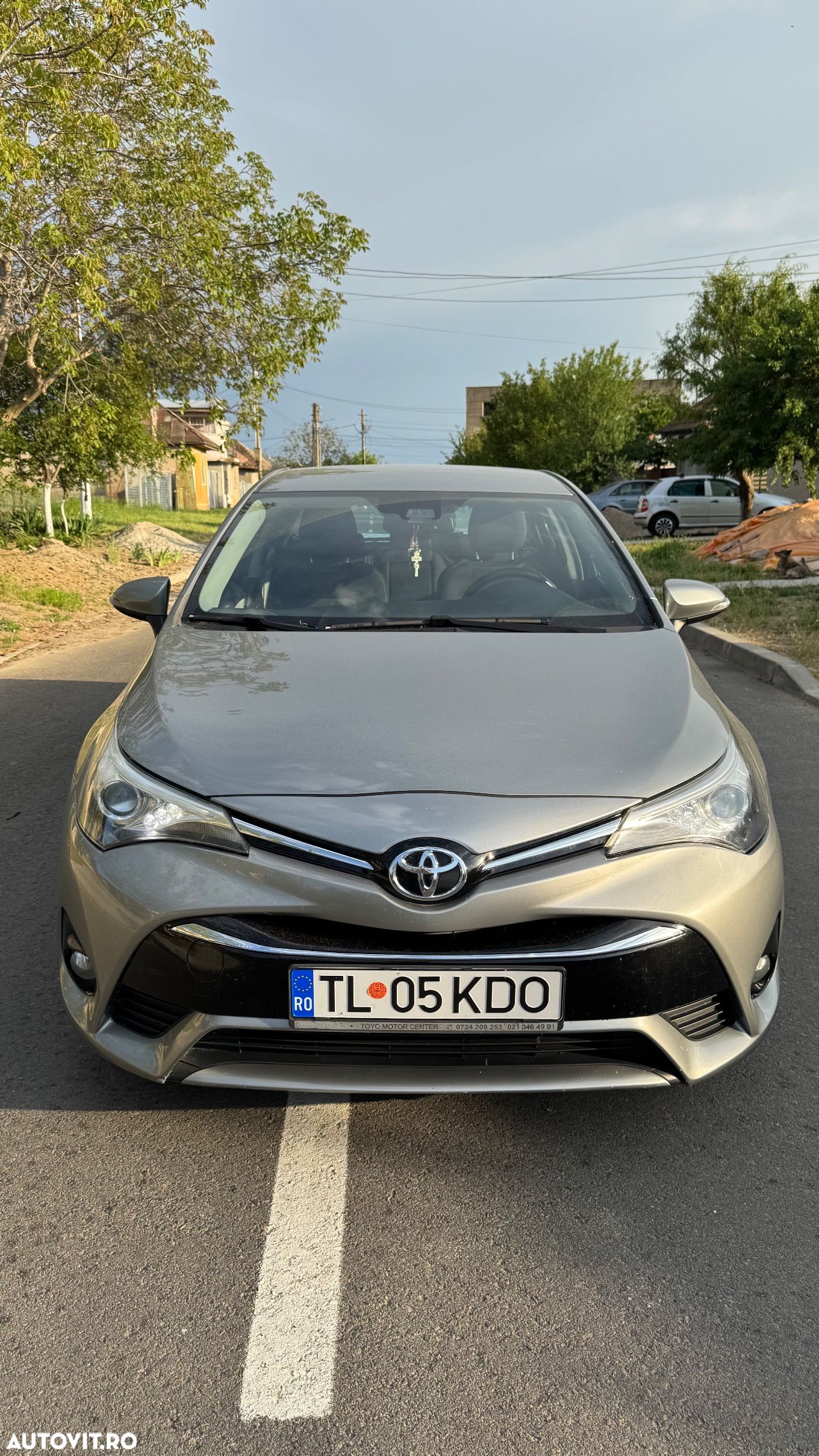 Toyota Avensis 2.0 D-4D Executive - 1