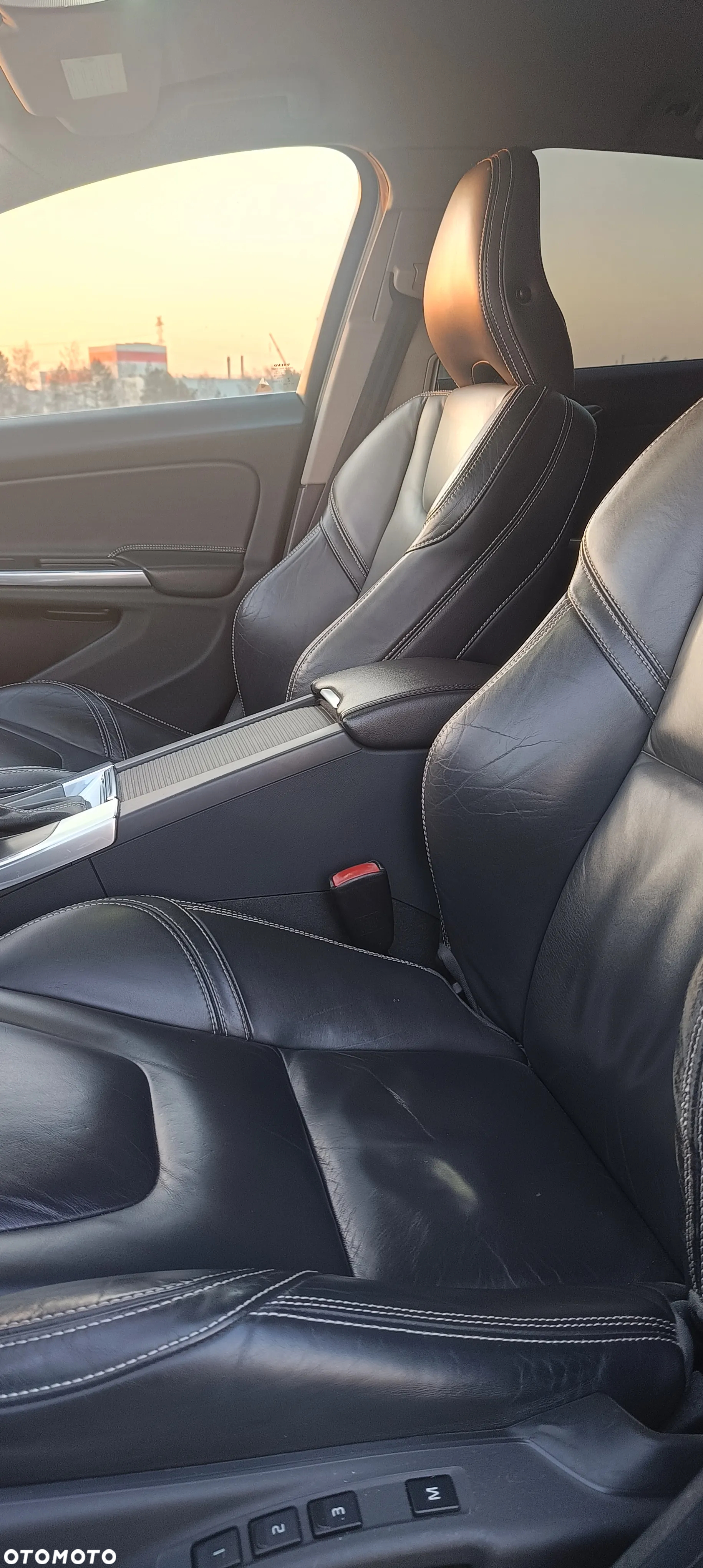 Volvo V60 D6 AWD Plug-in Hybrid Summum - 14
