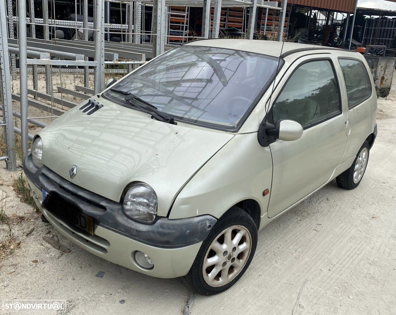 Renault Twingo 1.2i de 2001 disponível para peças TAMPAS DAS COLUNAS VENDIDAS - 1