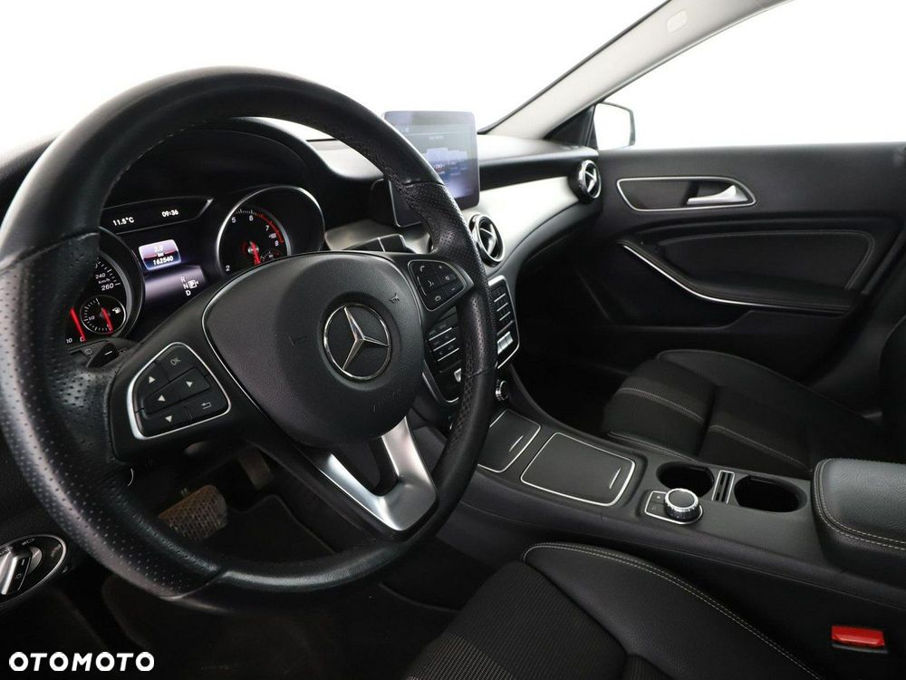 Mercedes-Benz GLA 200 7G-DCT Style - 15