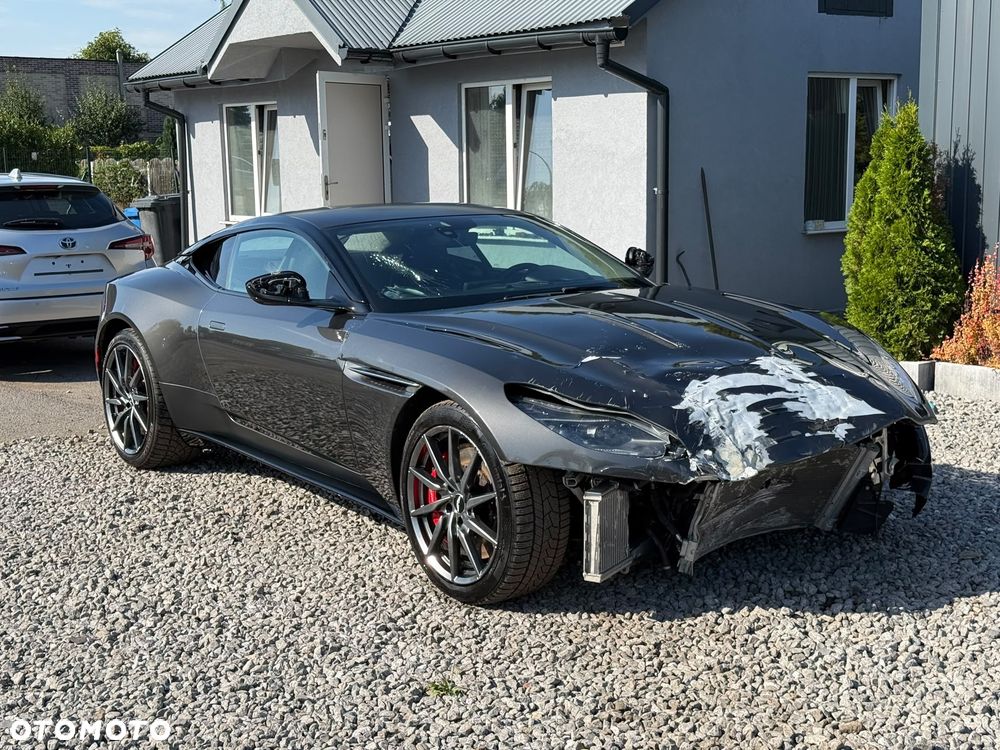 Aston Martin DB11 - 12