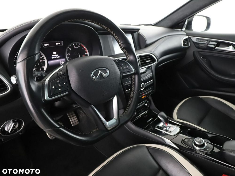 Infiniti Q30 1.6t DCT Sport - 15