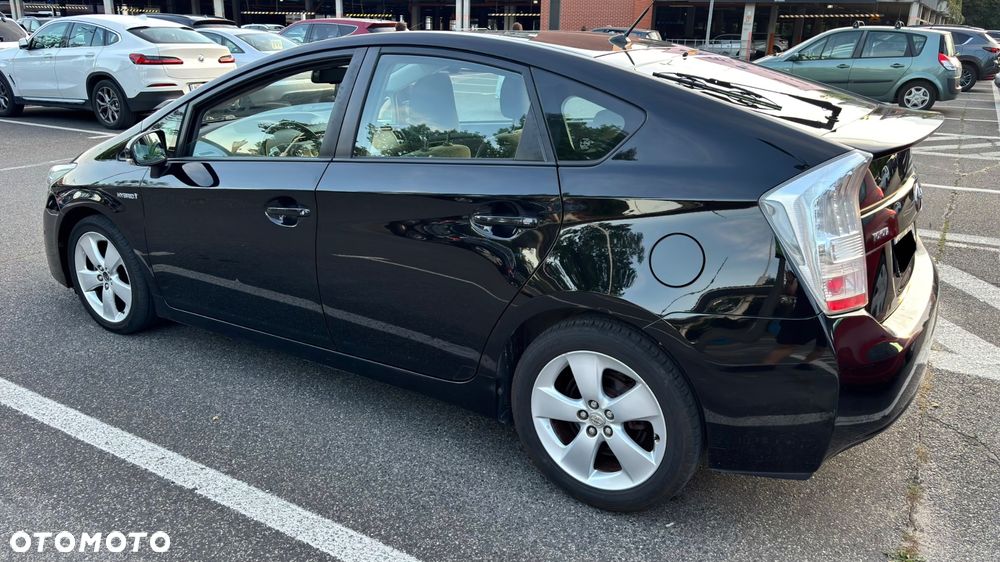 Toyota Prius 1.8 HSD Premium - 10