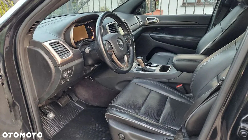 Jeep Grand Cherokee - 12