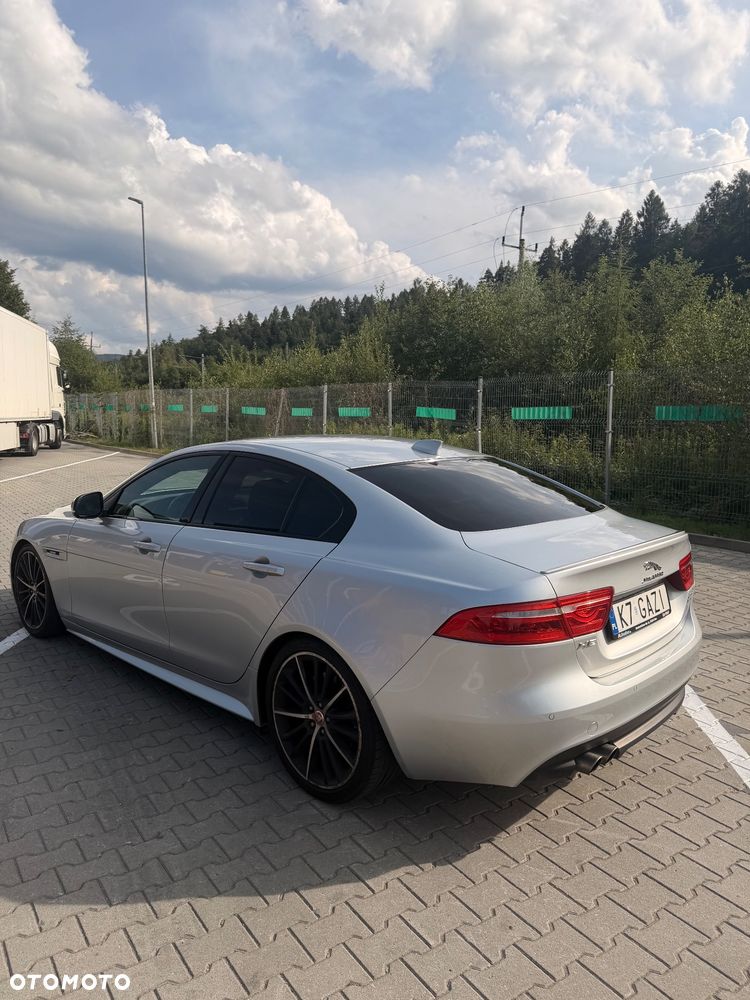 Jaguar XE 2.0 D AWD R-Sport - 4
