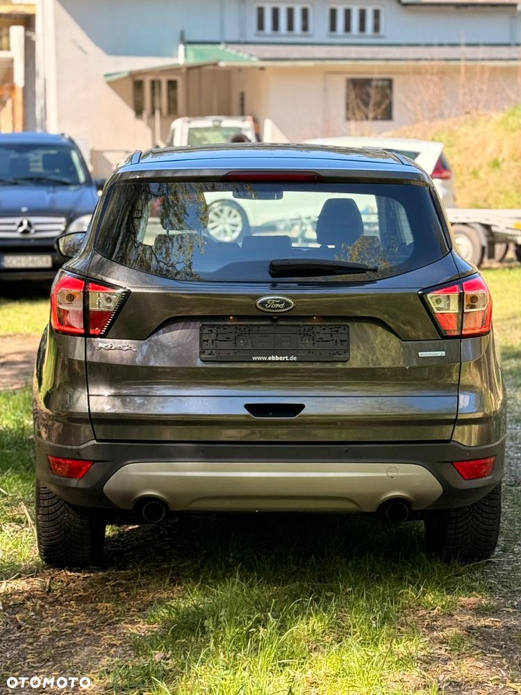 Ford Kuga 1.5 EcoBoost 2x4 Titanium - 6