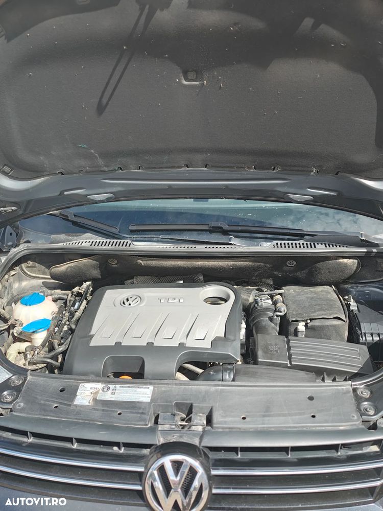 Volkswagen Touran 2.0 TDI Highline - 4