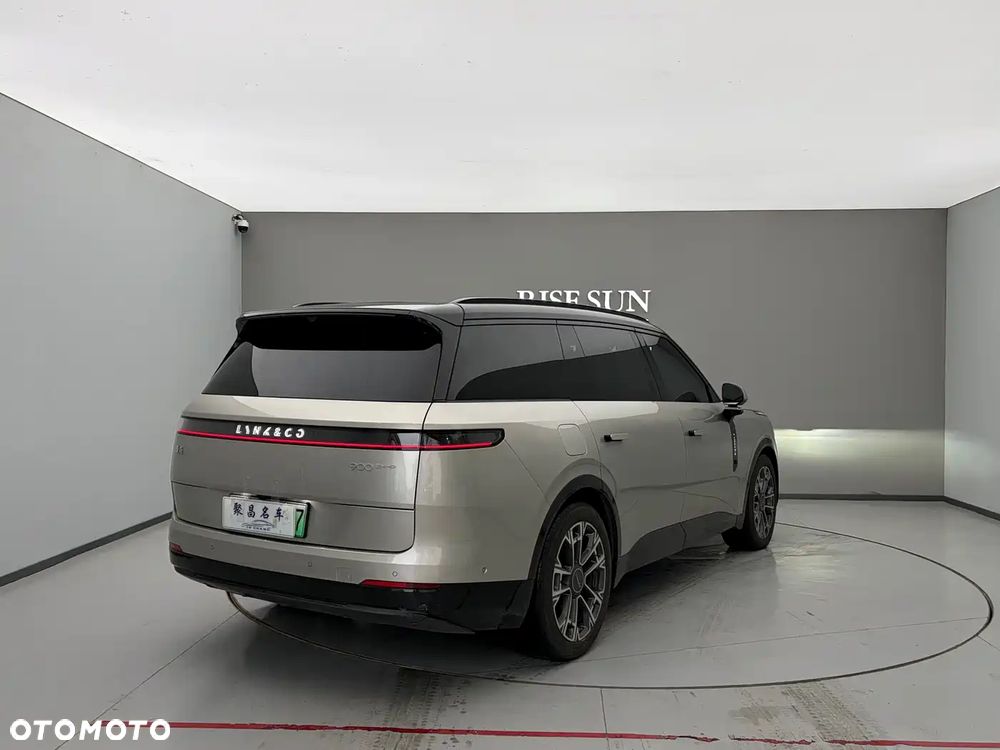 Lynk & Co 900 - 7