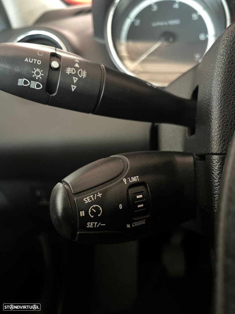 Peugeot 308 1.4 16V Executive - 18