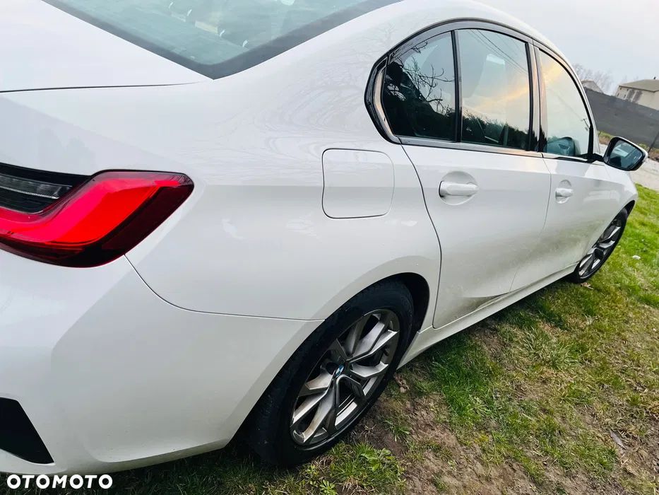 BMW Seria 3 318d mHEV - 3