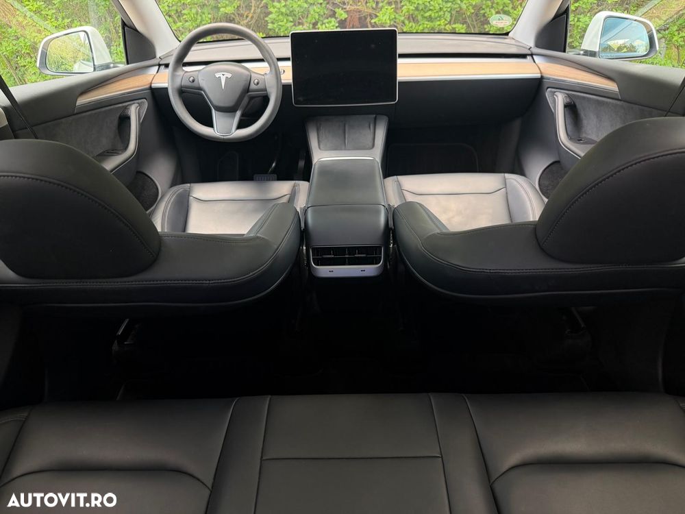 Tesla Model Y Long Range Dual Motor AWD - 13
