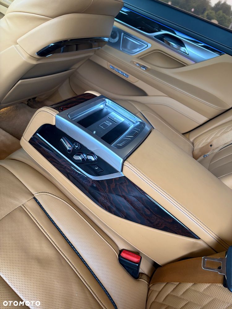 BMW Seria 7 750Li xDrive - 14