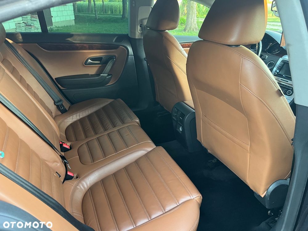 Volkswagen Passat 2.0 TDI DPF Highline - 13