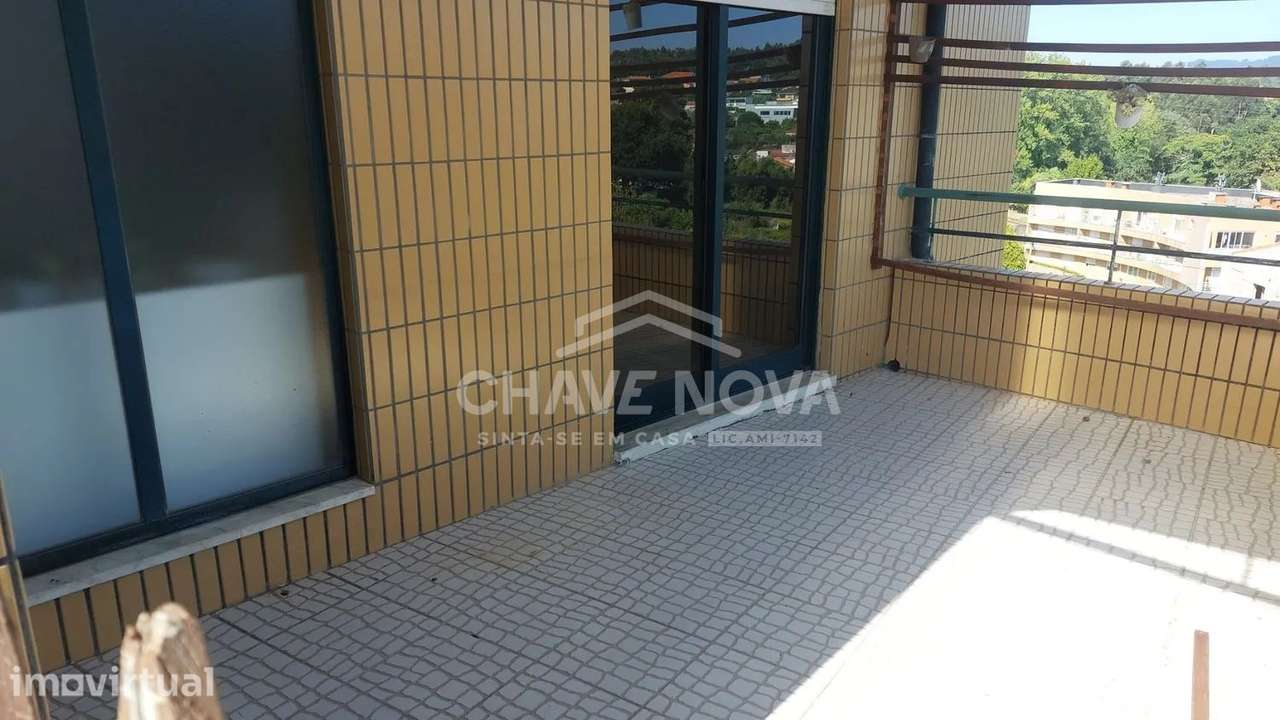 T2 no último piso com terraço e garagem fechada S. Félix da Marinha - Grande imagem: 3/30