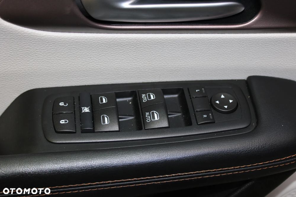 Chrysler Pacifica - 23