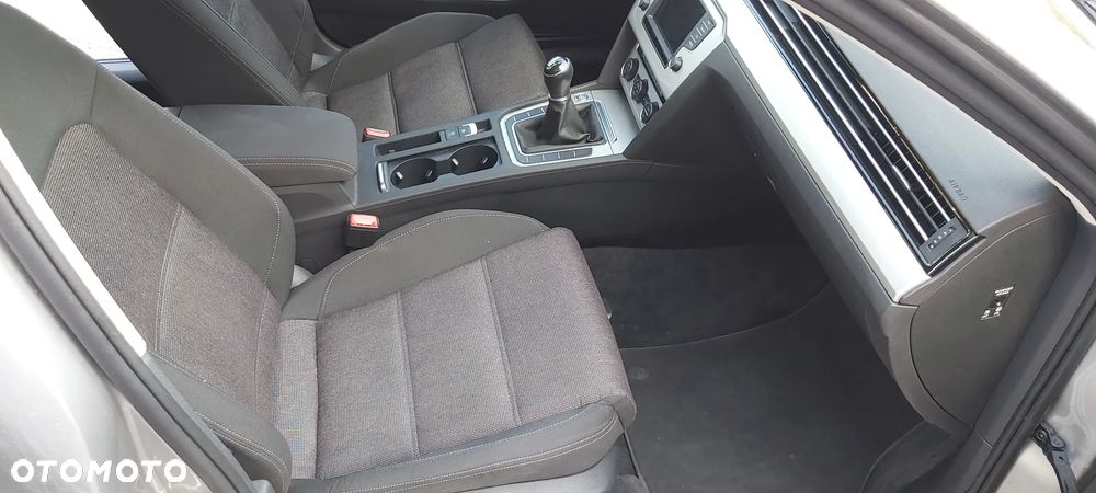 Volkswagen Passat 2.0 TDI SCR Comfortline - 10