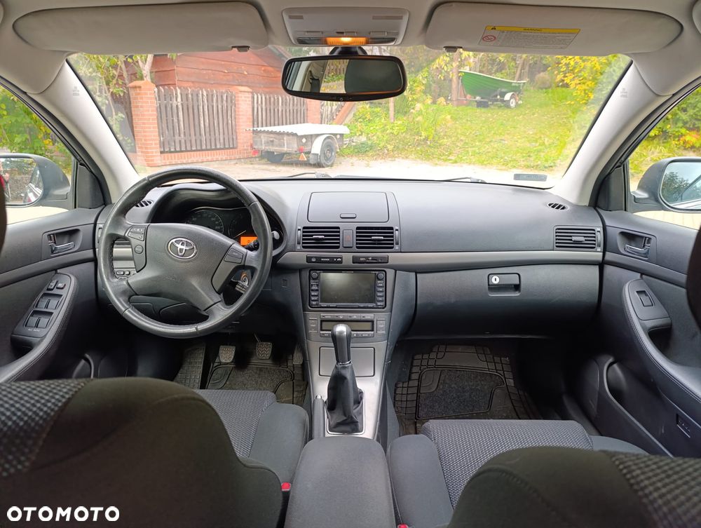 Toyota Avensis - 11