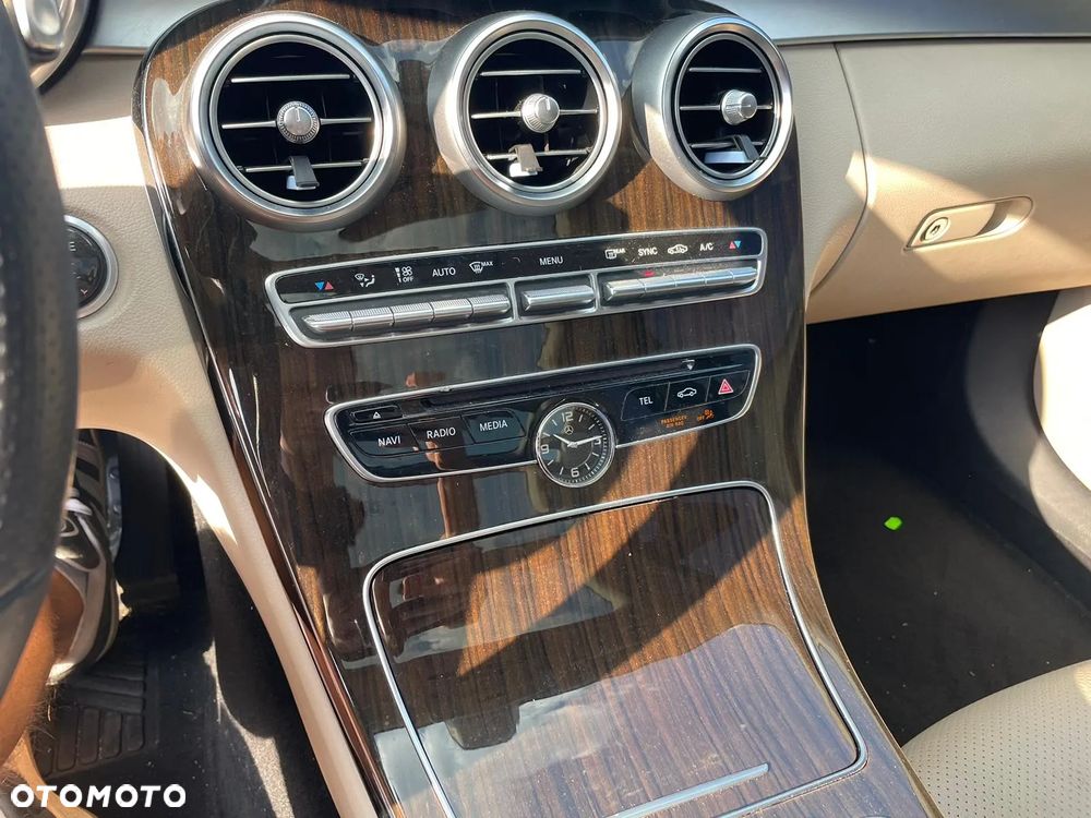 Mercedes-Benz Klasa C 300 4Matic 9G-TRONIC - 21