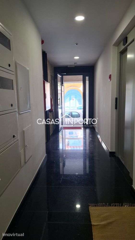 Apartamento com varanda no centro do Porto - Grande imagem: 2/16