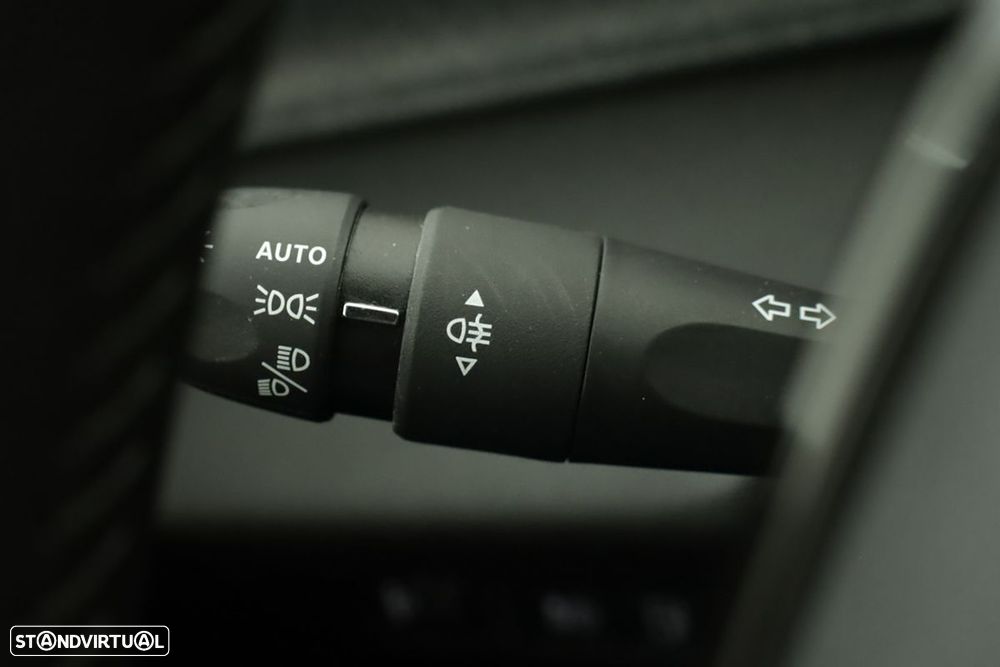 Peugeot 308 1.6 Hybrid Allure Pack e-EAT8 - 19