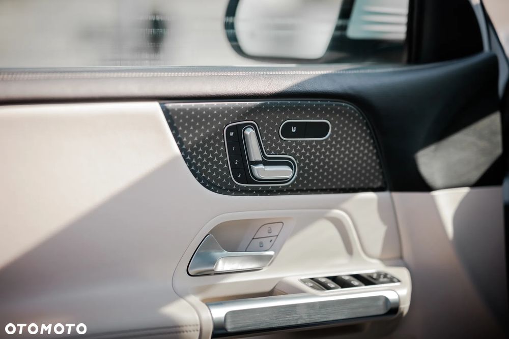 Mercedes-Benz GLB 250 4-Matic AMG Line 8G-DCT - 23