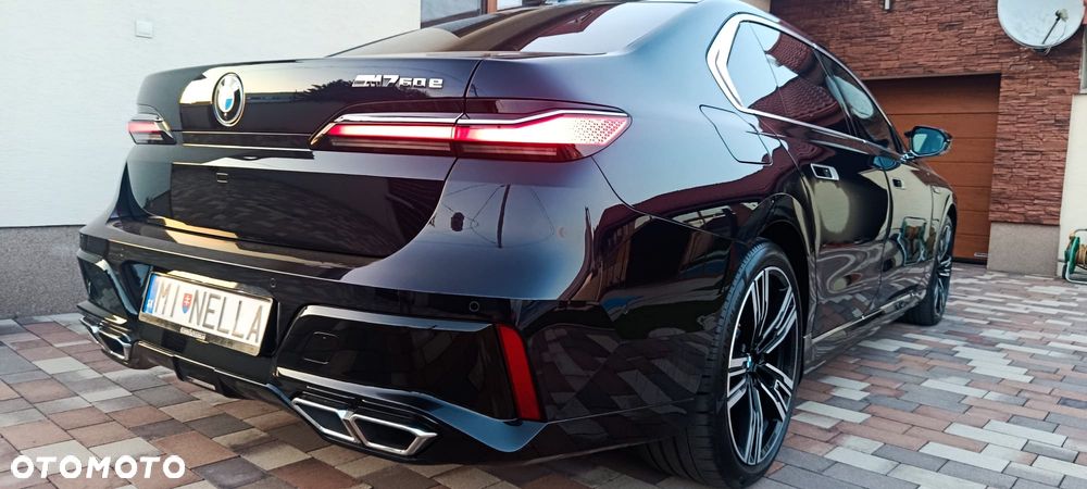 BMW Seria 7 M760e PHEV xDrive Individual Edition sport - 3