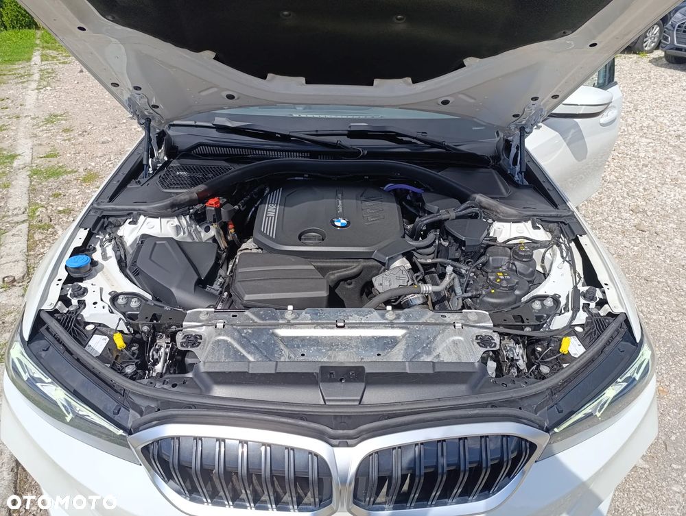 BMW Seria 3 320d xDrive mHEV - 24