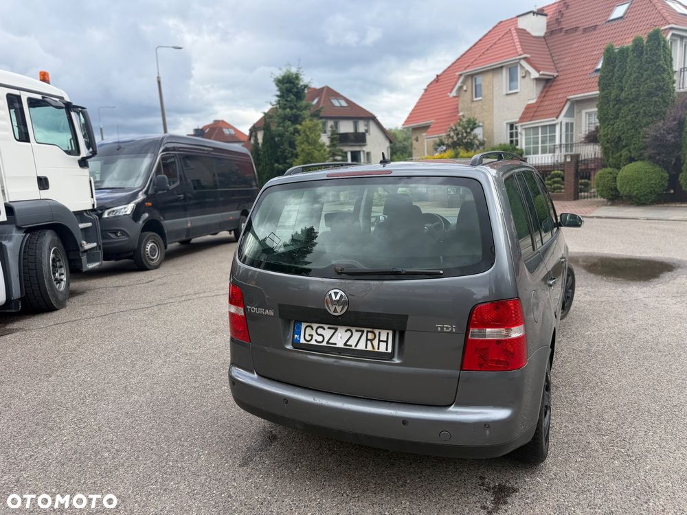 Volkswagen Touran 1.9 TDI Conceptline - 4