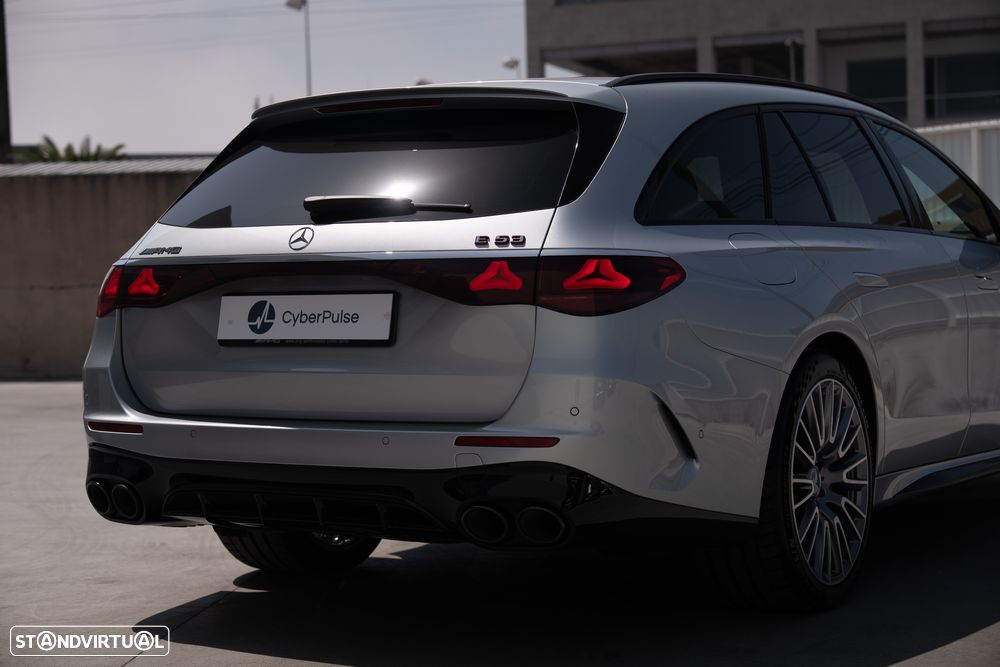 Mercedes-Benz E 53 AMG Hybrid 4Matic+ - 11