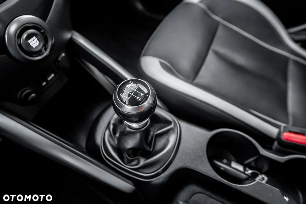 Hyundai Veloster 1.6 Turbo Premium - 31