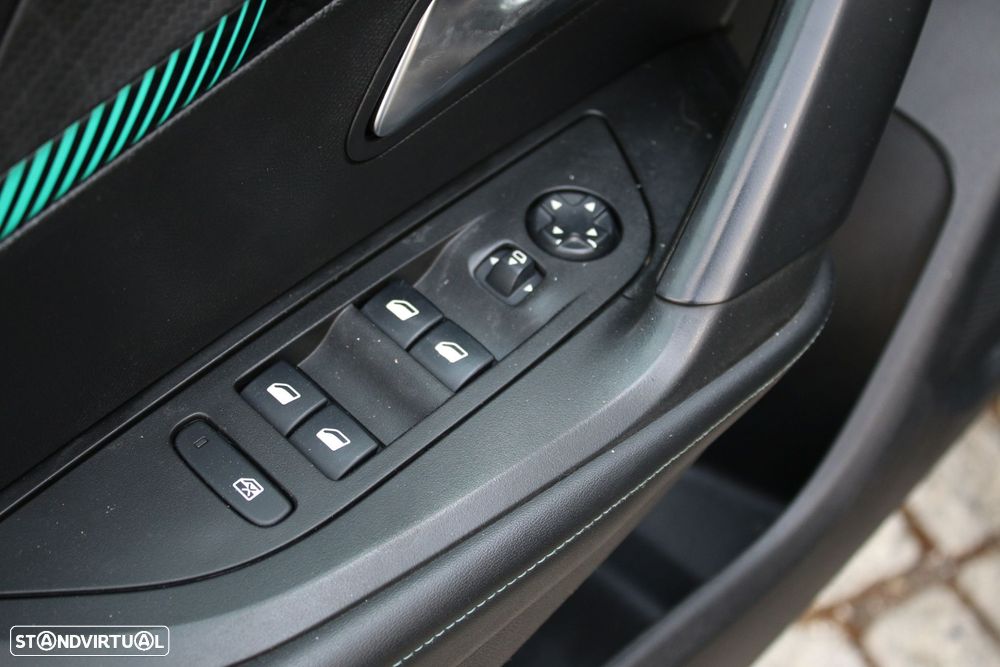 Peugeot 2008 1.5 BlueHDi Allure EAT8 - 34