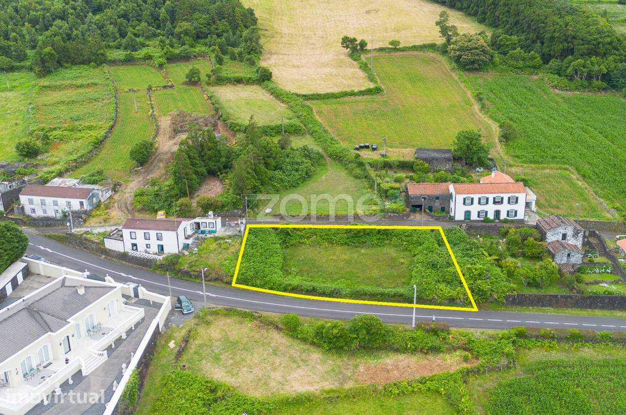 Terreno Urbano com Ruína e Vista Mar em São Roque do Pico - Grande imagem: 2/17