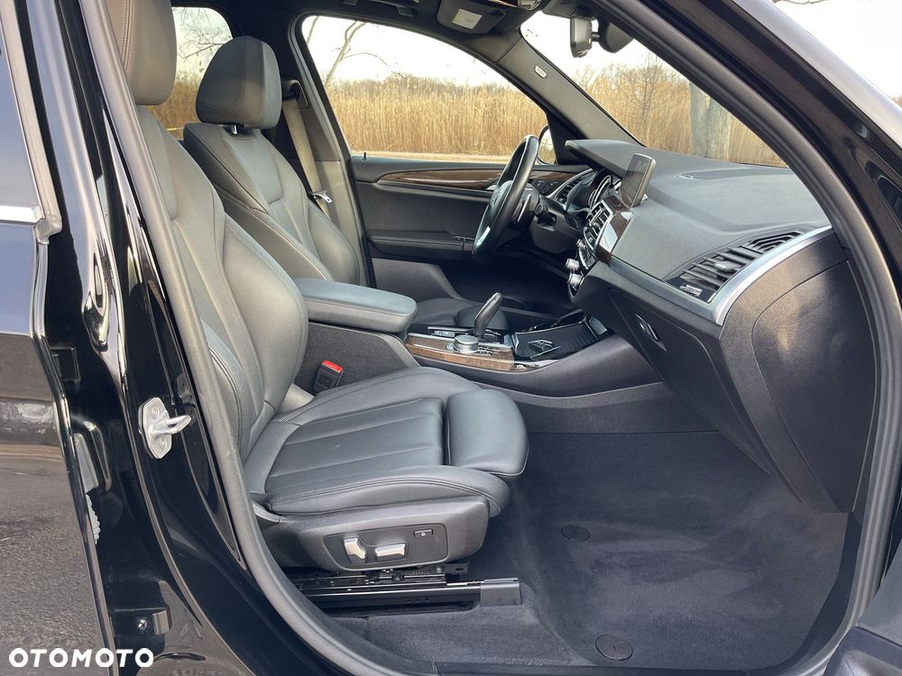 BMW X3 xDrive30i Luxury Line - 24