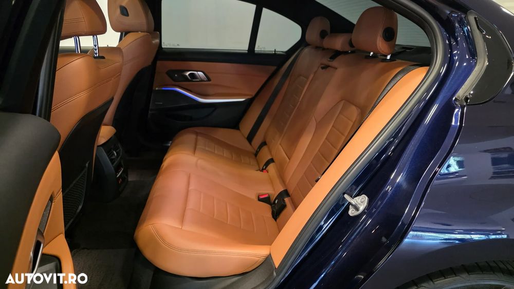 BMW Seria 3 330i xDrive AT - 9