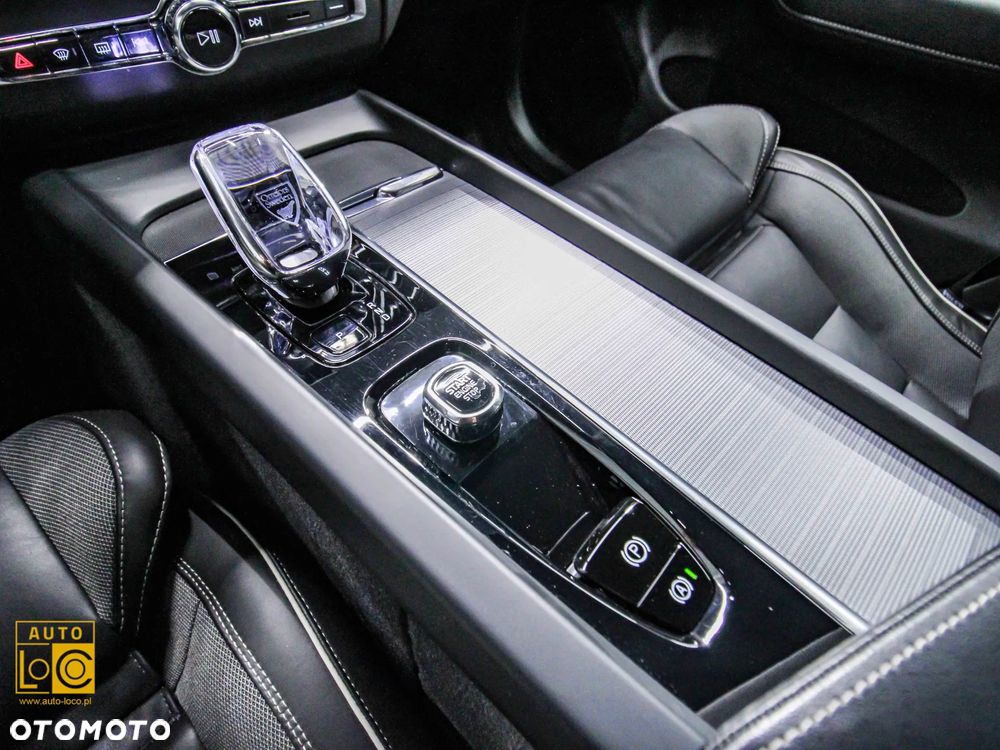 Volvo XC 60 B4 D AWD Plus Dark - 27